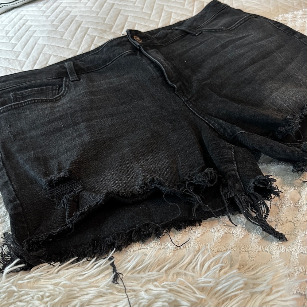 Arizona Jean Co High Rise Black Distressed Denim Shorts Raw Hem Festival 17 - Picture 4 of 11
